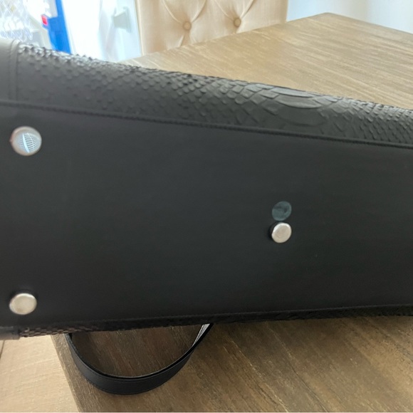 Large reptile skin Saint Laurent Sac de Jour in black. 100% authentic. - Picture 4 of 7